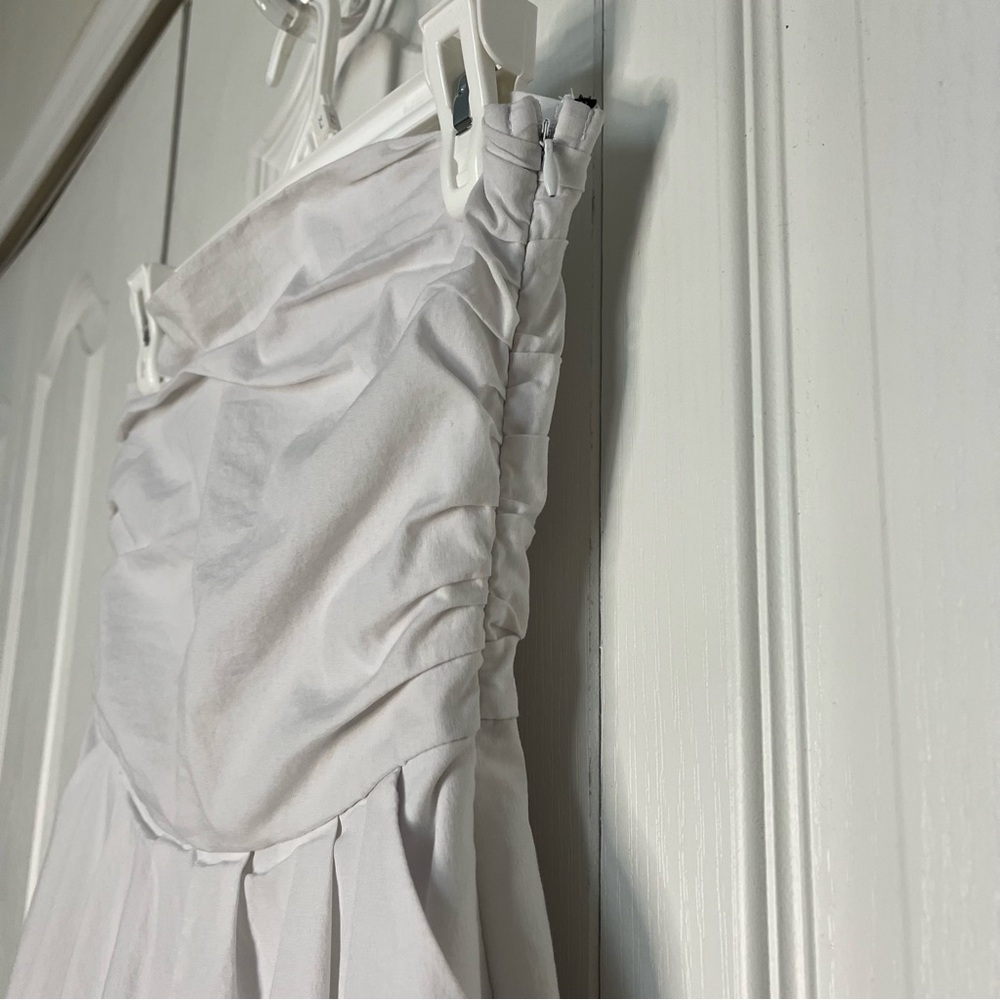 White Strapless Romper with Pockets - Picture 4 of 7
